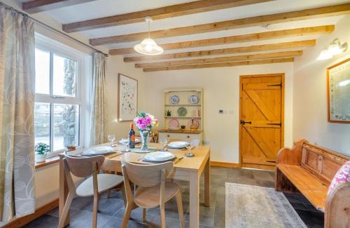 Penrhyndeudraeth House | 2 Efail Wen