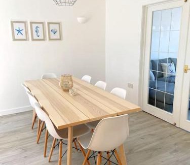 Aberporth House | 2 Headland Place Aberporth (Beautiful sea views, 1 min walk to beach)