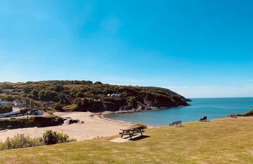 Aberporth House | 2 Headland Place Aberporth (Beautiful sea views, 1 min walk to beach)