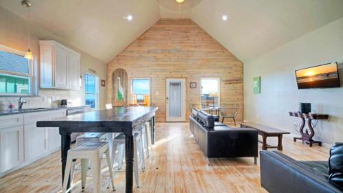 Flour Bluff House | 2 Homes Sleeps 16 Shared PoolBoat Dock Laguna Village Serenity by AvantStay