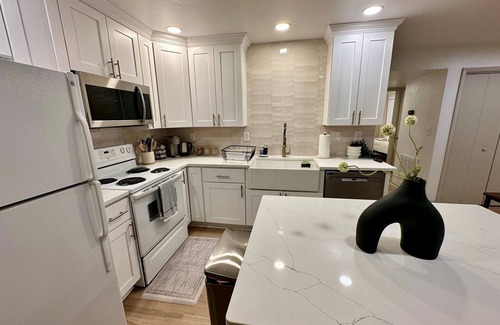East Ocean View Apartment | 2 king beds -2nd fl walk 2 beach apt3