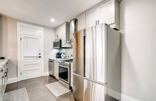 Clintonville House | 2 King Beds, Close to OSU, Zoo & Columbus' Best!