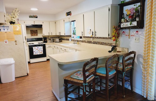 Keystone House | 2 kitchens, Canoe, kayak on Sunset Lake + 700sqf apt Perfect for family getaways