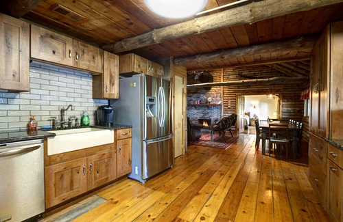 Lansing Cabin | 2 Lakefront Cabins on 1.3 Acres. Cayuga Cabins - Finger Lakes, near Ithaca