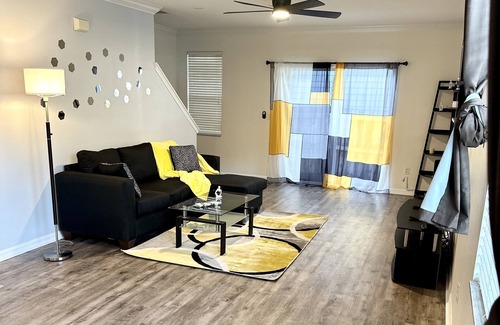 Port Tampa City House | 2 Level Home Central