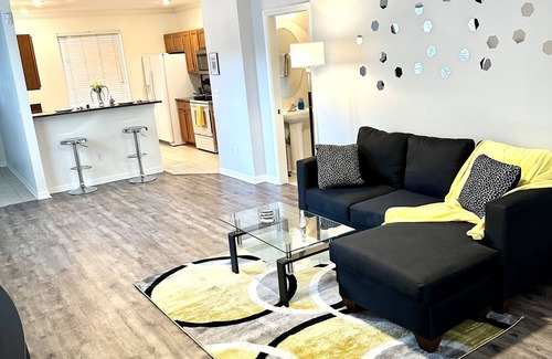 Port Tampa City House | 2 Level Home Central