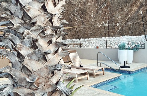 Sun Valley Apartment | (2) Lovely spacious studio with beautiful view over Willemstad with pool