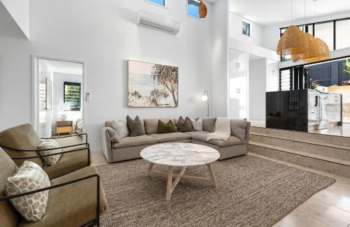 Sunshine Beach House | 2 Luna Noosa - Spacious Retreat in Elevated Location