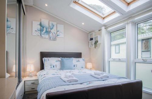 Llanddowror Apartment | 2 Manor Lodge - 2 Bedroom Lodge - Pendine