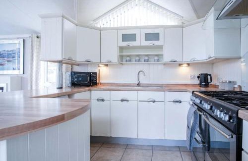 Llanddowror Apartment | 2 Manor Lodge - 2 Bedroom Lodge - Pendine