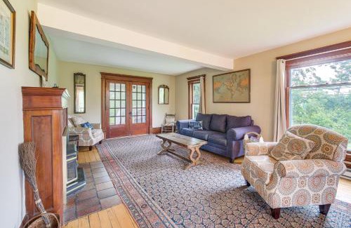Chardon House | 2 Mi to Chardon Square Spacious Farmhouse