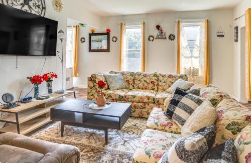 Harambee House | 2 Mi to Dtwn Milwaukee Family Home with Yard