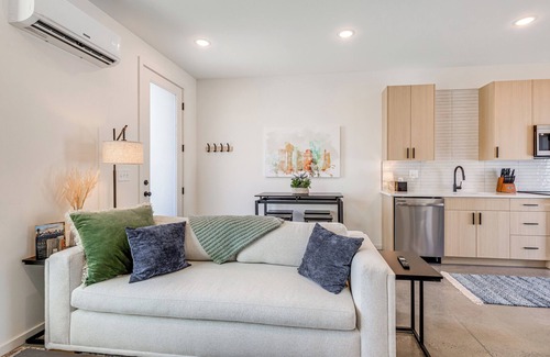 Parkridge House | < 2 Mi to Dtwn: Modern Townhome in Knoxville