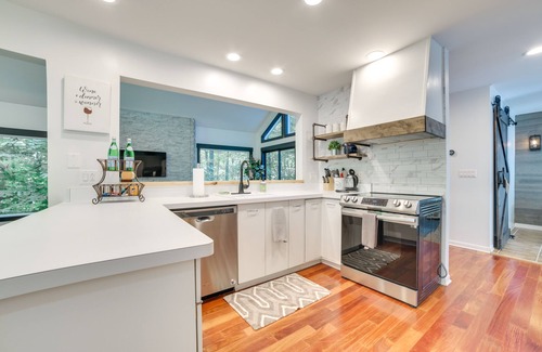 Birchwood Farms Cottage | 2 Mi to Lake: Modern Harbor Springs Home w/Grill!