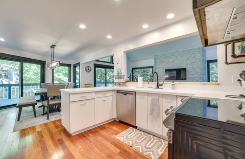 Birchwood Farms Cottage | 2 Mi to Lake: Modern Harbor Springs Home w/Grill!