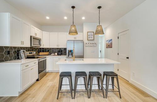 Knoxville House | 2 Mi to UT Modern Retreat with Covered Porch