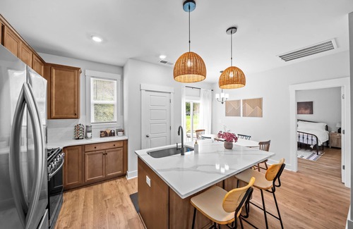 Simpsonville House | 2 Min. to Downtown Simpsonville/5 Private Bedrooms