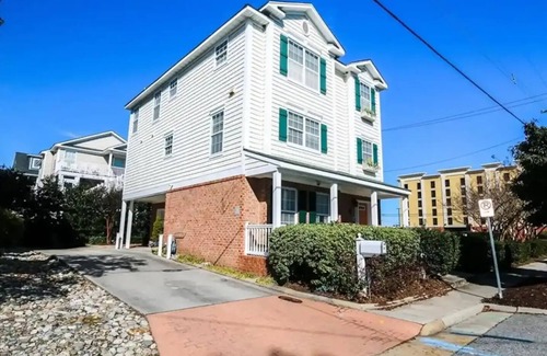 Virginia Beach House | 2 min walk to the beach! Gorgeous and spacious home perfect for a group!