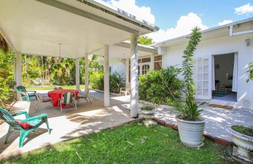 Sunset Crest House | 2 minute walk to Beach & Pool - Casual 2-Bed House home by Bluescape