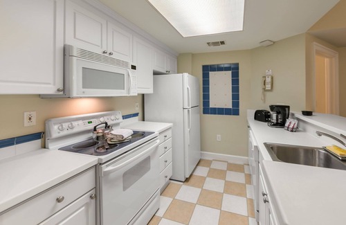 Myrtle Beach Villa | 2 Minutes From the Beach! Outdoor Pool, waterside