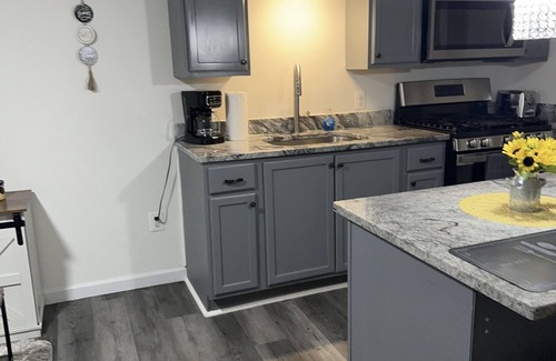 Utica Apartment | 2 minutes from Utica Boilermaker
