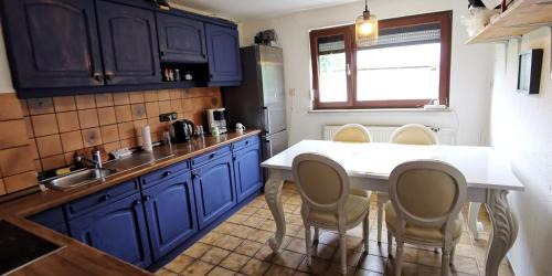 Kassel House | 2 Pers Ferien Wohnung mit privater Küche, Bad, WC und Garten, inkl Gratis Frühstück, Parkplätze und WiFi