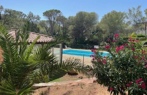 Boulouris-sur-Mer Apartment | 2 pièces Saint Raphael rénové, classé 4 étoiles, 100 m plages, piscine, tennis, parc, terrasse, jardin privatif