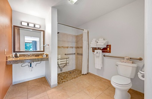 Bodega Bay House | 2 Queen ADA Room for family