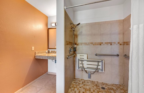 Bodega Bay House | 2 Queen ADA Room for family