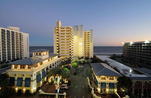Myrtle Beach Hotel | 2 Queens Oceanfront Room - Sea Crest Resort