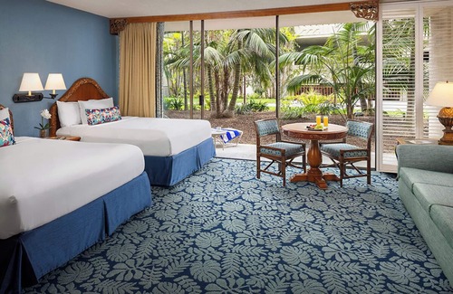 Crown Point Hotel | 2 Resort Studio Queens, Catamaran Resort, Waterfalls, Easy Access to SeaWorld