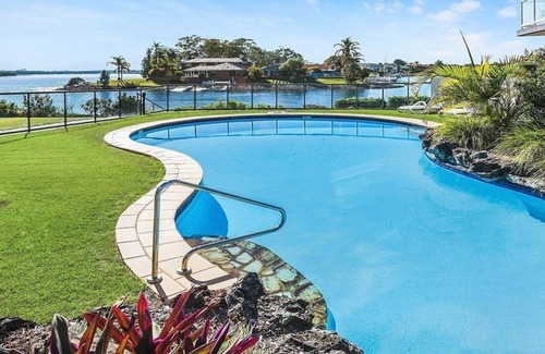 Port Macquarie Apartment | 2 Riana Moorings - Luxury Waterfront Apartment