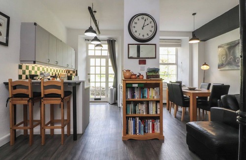 Airton House | 2 Riverside Walk
