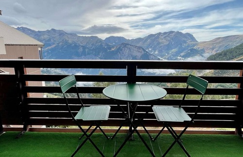 Eclose-Ouest Apartment | 2-room apartment for 5 ppl at L'Alpe d'Huez, near shops and cable car, pets allowed