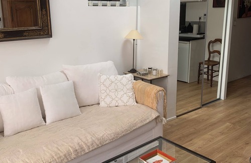 Gradignan Bed & Breakfast | 2 rooms on garden level with direct access to garden, swimming pool and barbecue