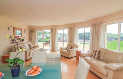 Hope-Cove House | 2 Sea Gardens