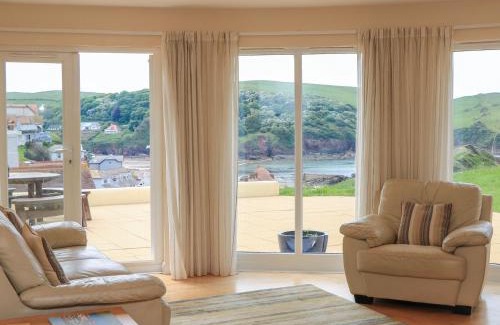 Hope-Cove House | 2 Sea Gardens