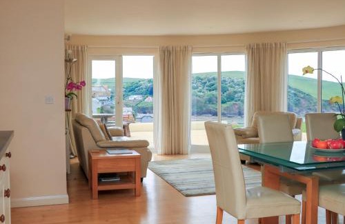 Hope-Cove House | 2 Sea Gardens