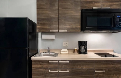 Wilkes East House | 2 Spacious Rooms with Kitchen Near Peninsula Park Rose Garden