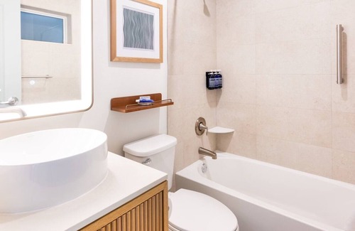 Islamorada Hotel | 2 Spacious Units, Beachfront Property, Onsite Pool, Free Parking, Pet-friendly!