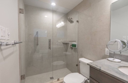 Islamorada Hotel | 2 Spacious Units, Beachfront Property, Onsite Pool, Free Parking, Pet-friendly!