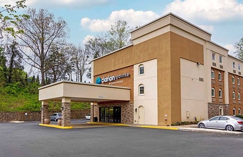 Charlottesville Hotel | 2-Star Hotel ∙ Clarion Pointe Charlottesville