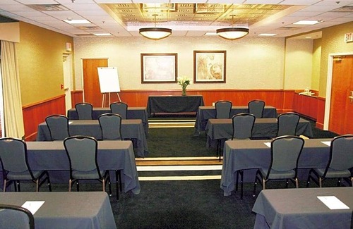 Fishers Hotel | 2-Star Hotel ∙ Hampton Inn and Suites Indianapolis-Fishers