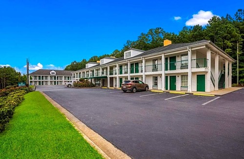 Greensboro Hotel | 2-Star Hotel ∙ Quality Inn & Suites near Lake Oconee
