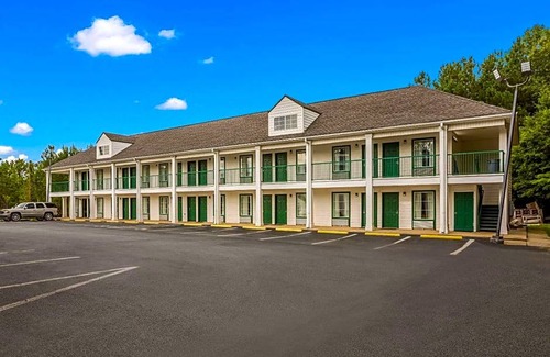 Greensboro Hotel | 2-Star Hotel ∙ Quality Inn & Suites near Lake Oconee