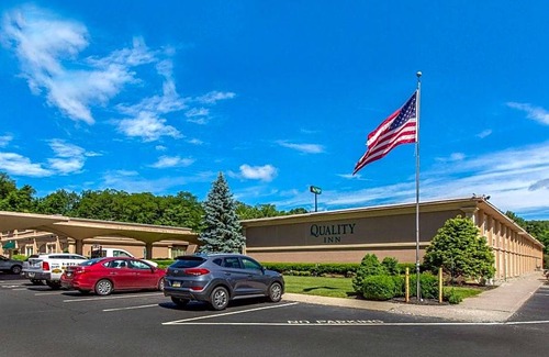 Ledgewood Hotel | 2-Star Hotel ∙ Quality Inn Ledgewood - Dover