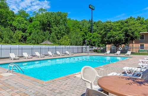 Ledgewood Hotel | 2-Star Hotel ∙ Quality Inn Ledgewood - Dover