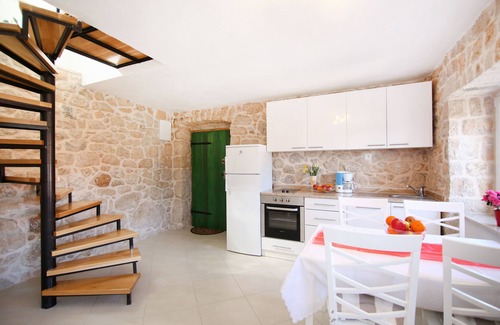 Sestanovac Villa | 2 stone houses with swimming pool - peaceful location