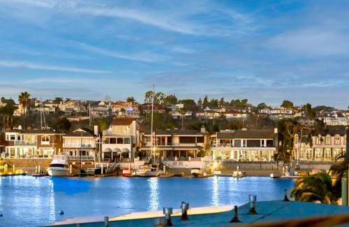 Balboa Peninsula House | 2 Story Home with Rooftop Deck next to the Bay & Beach