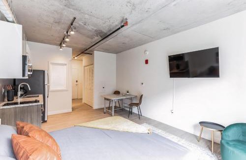 Cleveland Apartment | 2 Studios apartment w prime location